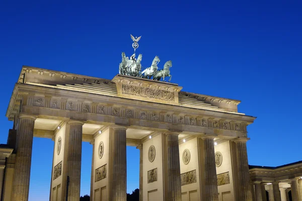 Berlini Brandenburgi kapu alkonyatkor — Stock Fotó