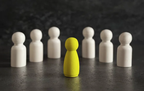 Leadership Business Team Manager Concept Yellow Wooden Pawn Leader Standing — Stok fotoğraf