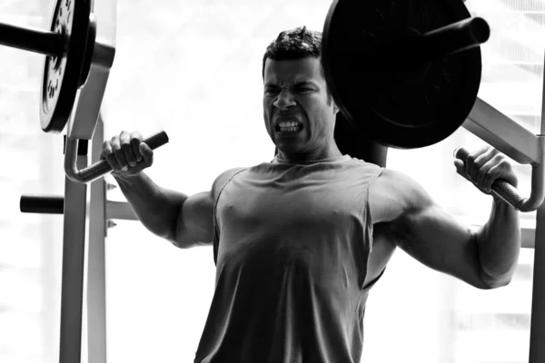 Gimnasio de entrenamiento de culturistas —  Fotos de Stock