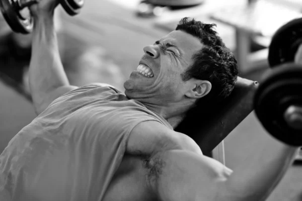 Gimnasio de entrenamiento de culturistas — Foto de Stock