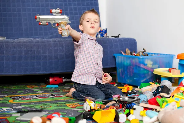 Criança em casa jogando — Fotografia de Stock