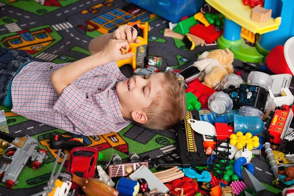 Niño en casa jugando — Foto de Stock