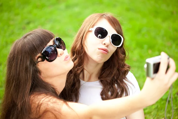 Photo session two women outdoors — Stock Photo, Image