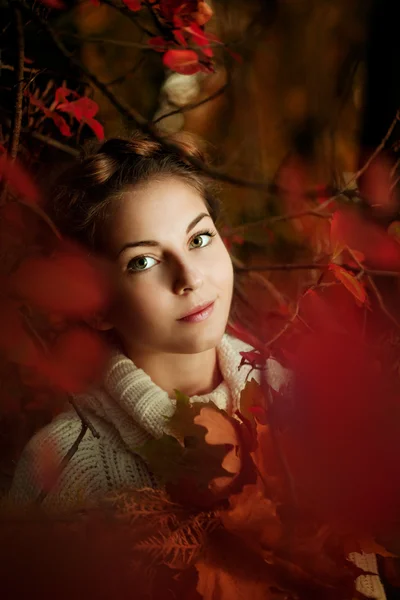 Herfst vrouw. — Stockfoto