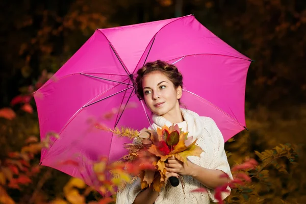 Herfst vrouw. — Stockfoto