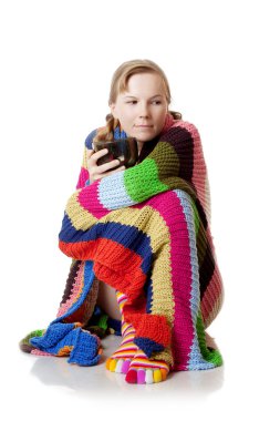 battaniye ile büyük bir kase içinde kadın