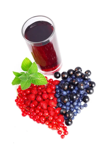 Свежий сок и ягоды — стоковое фото