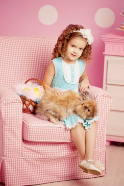 tavşan ile küçük şirin easer kız