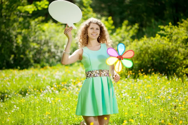 Woman holding white bubble talk in summer park — Stock Photo, Image