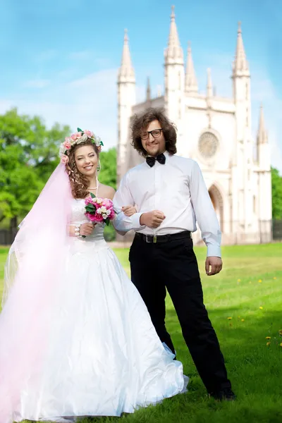 Young bride and groom in love — Stock Photo, Image