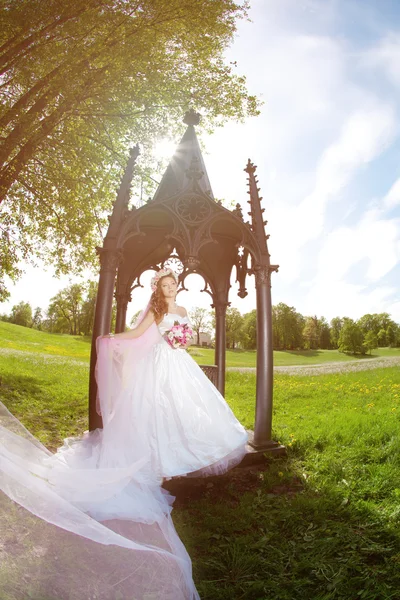 Young bride in a wreath of flowers — Stock Photo, Image