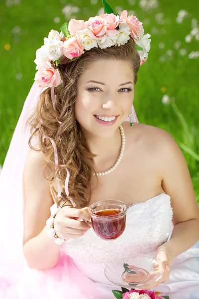 Young bride in a wreath of flowers — Stock Photo, Image