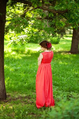 saç modeli, çiçekli güzel kadın