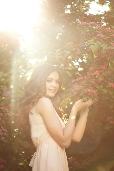 Woman and flowers — Stock Photo, Image