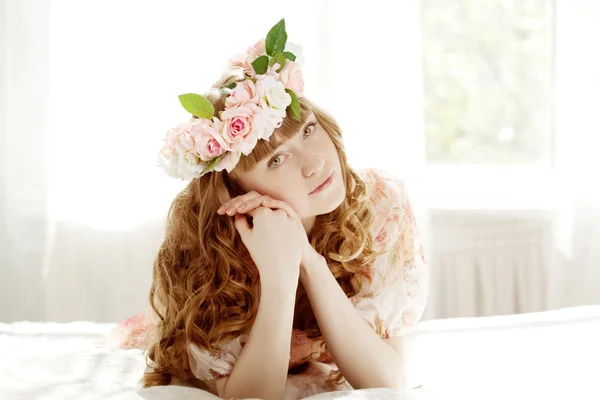 Beautiful woman in a bedroom — Stock Photo, Image