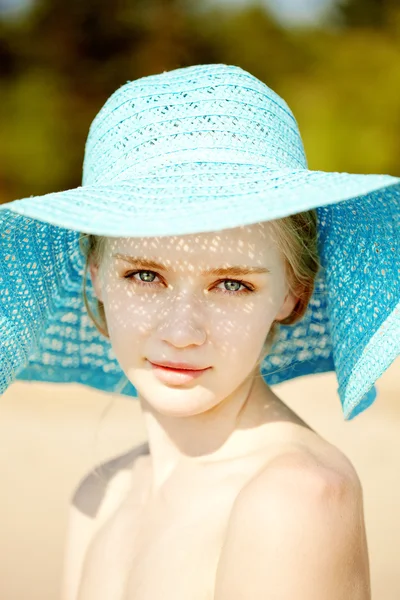 Schoonheid close-up portret van een mooie vrouw — Stockfoto