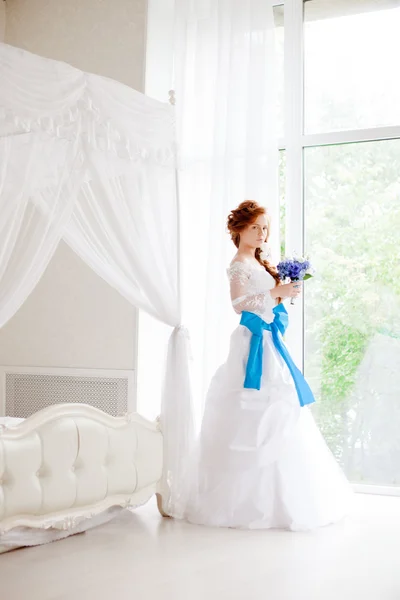 Beautiful bride in a large bright room — Stock Photo, Image