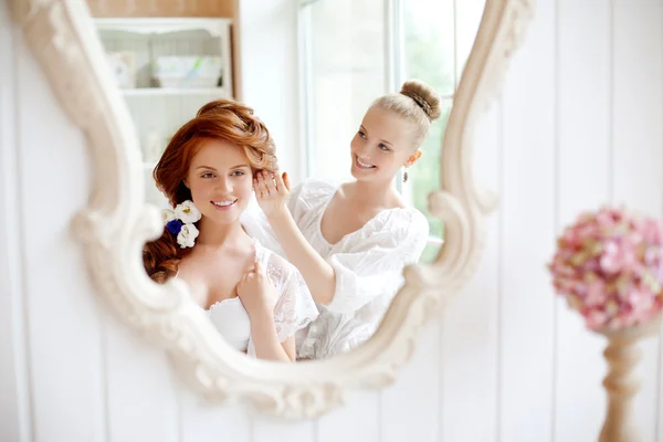 Düğün öncesi gelin saç stilisti yapar