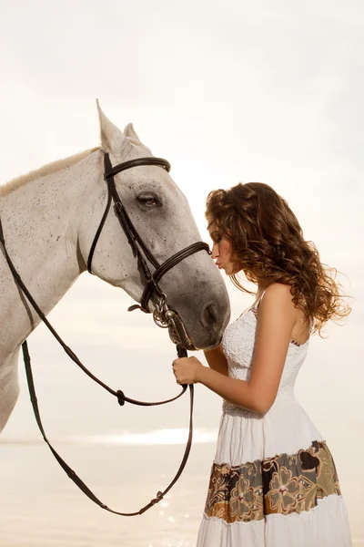 Young woman on a horse. Horseback rider, woman riding horse on b — Stock Photo, Image