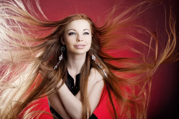 Vrouw met lang haar — Stockfoto