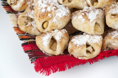 çörekler. taze ve lezzetli plaka üzerinde