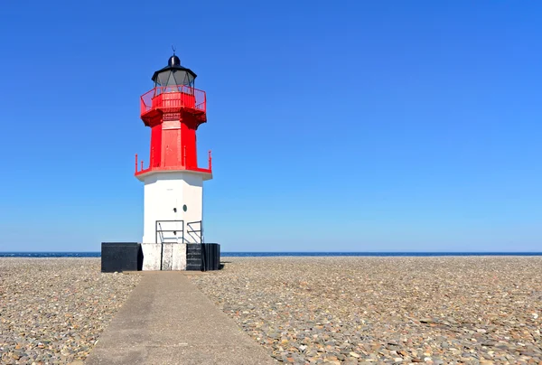 Path to Point of Ayre Lighthouse and beach pebbles — Stock Photo, Image