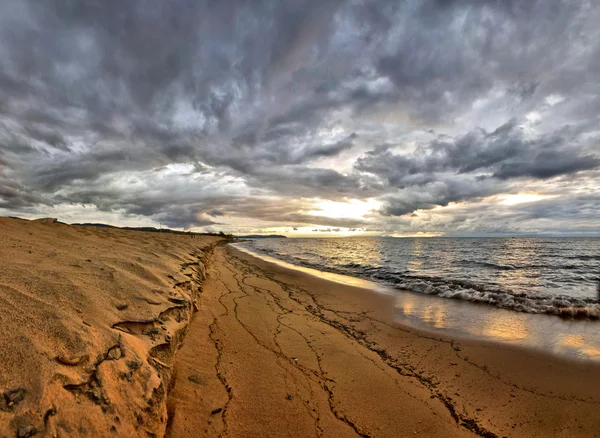 Alba sul lago Malawi sulla spiaggia — Foto Stock