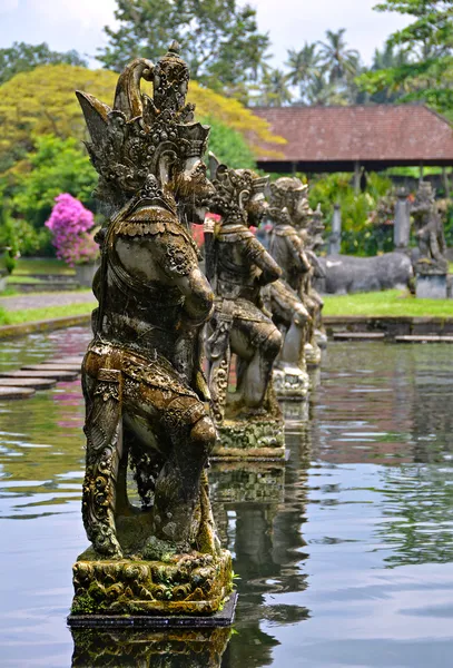 Row of stone sculptures at Tirtagangga Water Palace Bali — Stock Photo, Image