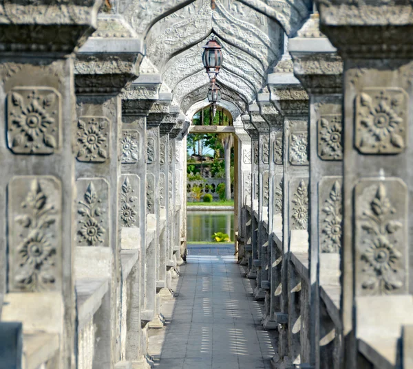 Arch Walkway in Tirtagangga Taman Ujung Water Palace — Stock Photo, Image
