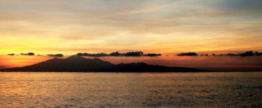 Endonezya lombok Adası üzerinde gündoğumu