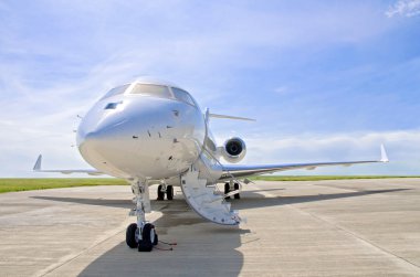lüks özel jet uçak - yan görünümü - bombardier global