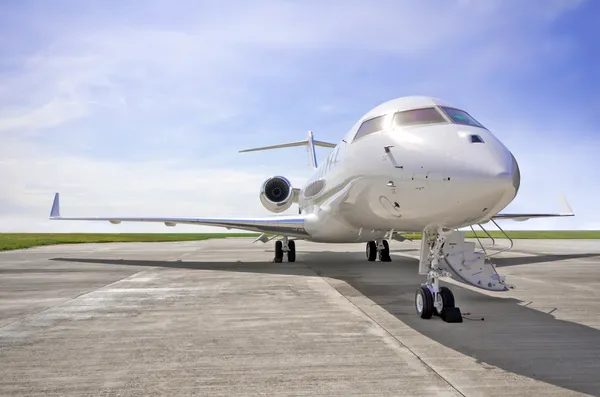 Avião privado de luxo Jet - Vista lateral - Bombardier Global — Fotografia de Stock