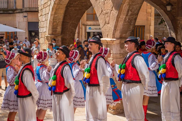 Montblanc Spain September 2021 스페인 축제에서 우크라이나 의상을 댄서들 — 스톡 사진