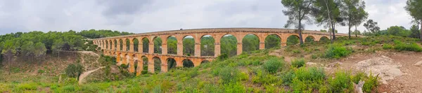 Aqueduto Les Ferreres ou Pont del Diable - Ponte dos Diabos. Um aqueduto romano em Tarragona, Espanha — Fotografia de Stock