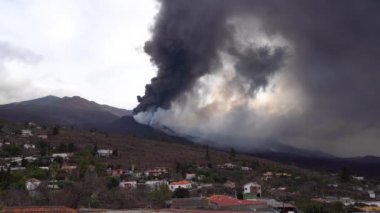 La Palma Kanarya adasında Cumbre Vieja volkanı patlaması