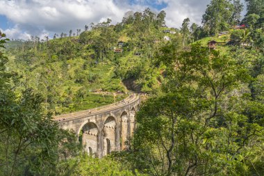 Ella Nine kemer köprüsü, Sri Lanka 'nın en ünlü turistik yerlerinden biri.