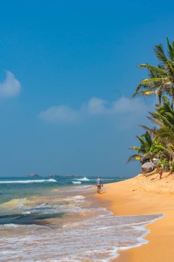 HIKKADUWA, SRI LANKA - 22 HAZİRAN 2014: Hikkaduwa 'da Narigama plajı