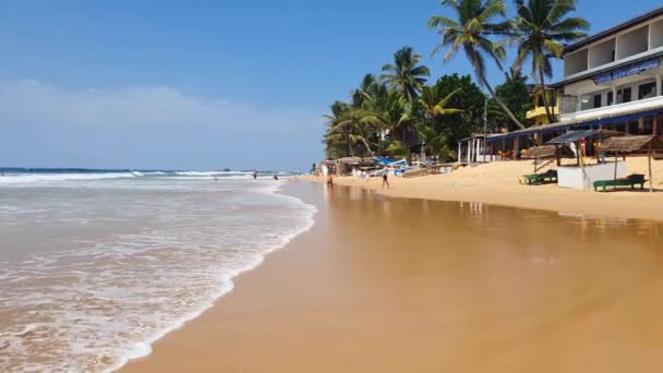 Hikkaduwa Sri Lanka Gennaio 2022 Persone Sulla Spiaggia Hikkaduwa Soggiorno — Video Stock