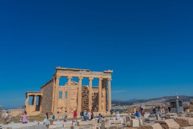 ATİNA, GREECE - 21 Mayıs 2022: Atina 'daki Akropolis' teki ünlü Partenon Tapınağı