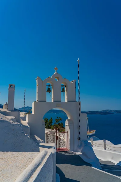 White Entrance Gate Bell Oia Santorini Island Greece — Stockfoto