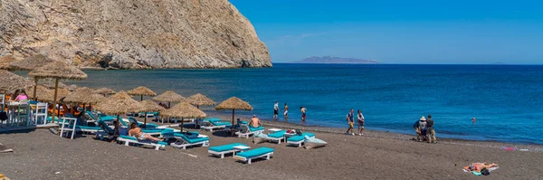 PERISSA, GREECE - 22 Mayıs 2022: Santorini 'deki Perissa Black Beach