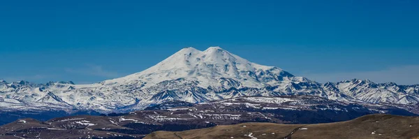 Panorama Berget Elbrus Mot Bakgrund Den Huvudsakliga Vita Intervallet Karachay — Stockfoto