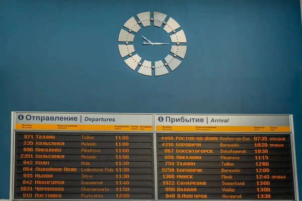 Sankt Petersburg Rusko 2022 Busstation Scoreboard Petersburg Cedulemi Autobusů Helsinek — Stock fotografie