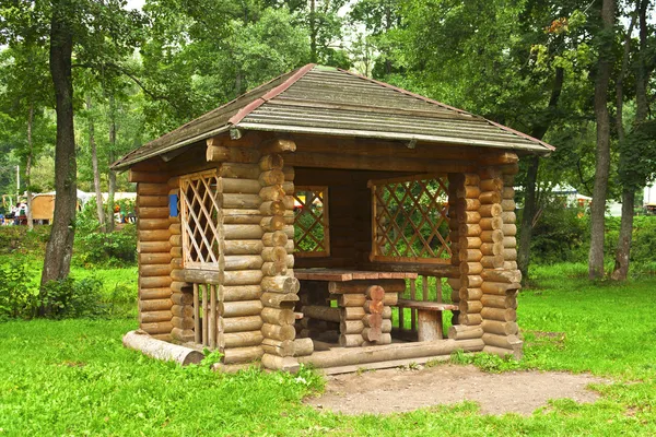 Pavillon im Wald — Stockfoto