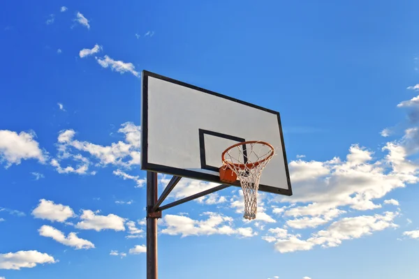 Basquete aro na rua — Fotografia de Stock