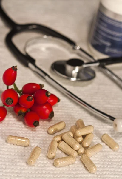 Herbal pills and traditional medicine — Stock Photo, Image