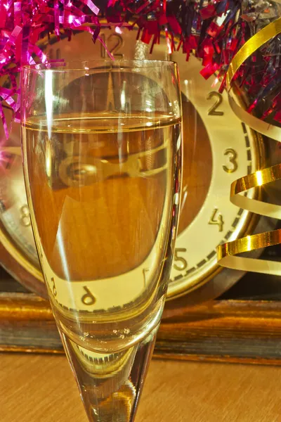 Een glas champagne op new years eve — Stockfoto