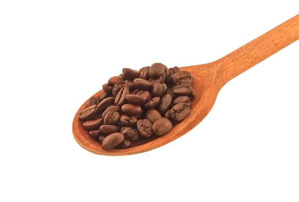 Granos de café en una cuchara de madera —  Fotos de Stock