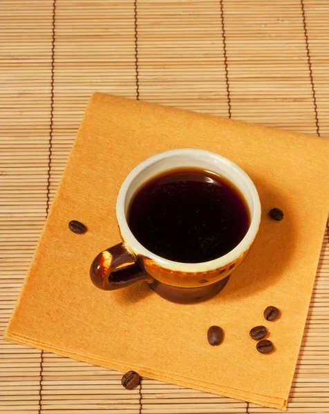 One cup of coffee with coffee beans on the table — Stock Photo, Image