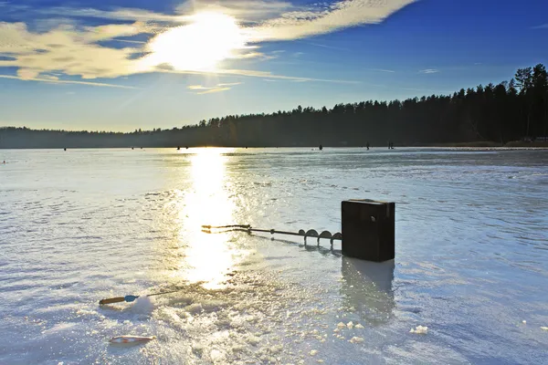 Zimní rybaření na jezeře — Stock fotografie